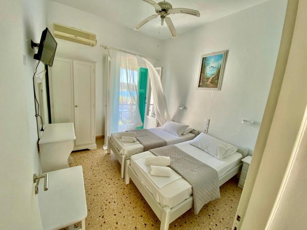 Studios Argyris Poros Town Exterior photo